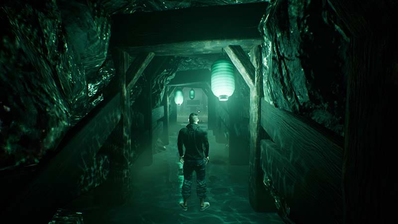Gameplay scene showing players exploring a dark Japanese mansion